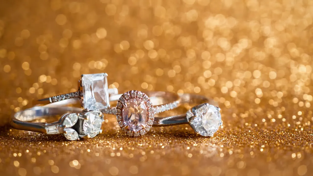 Berättelser i varje smycke