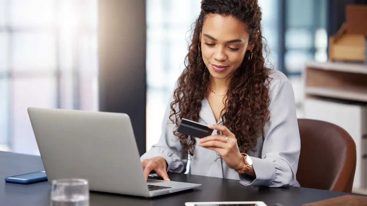 Från butik till nätet och tillbaka